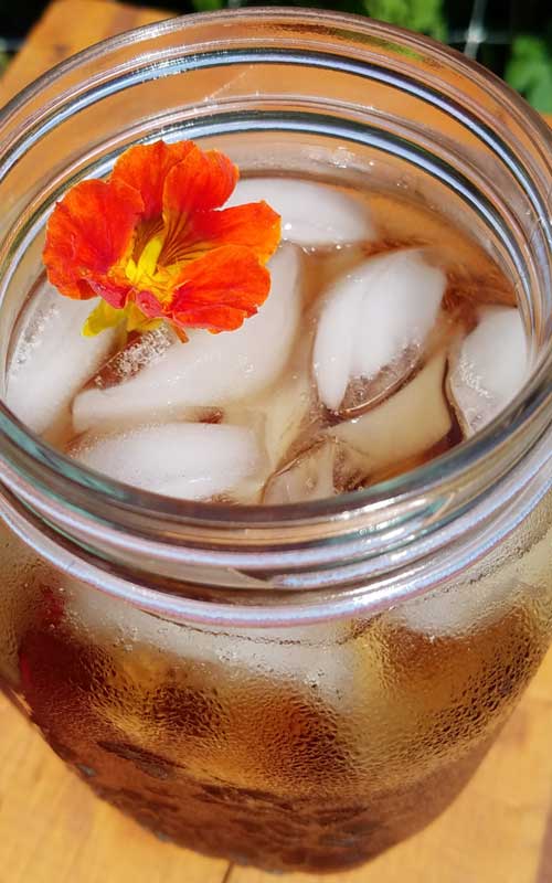 Fresh Hibiscus Tea tastes amazing, and is good for you. It is said to be good to lower blood pressure, lower cholesterol and to strengthen the immune system...and it is super simple to make!