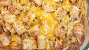 Mac n Cheesy Cowboy Casserole Recipe - Meaty, Mac n Cheesy, tater tot goodness topped with even more cheese. What is not to love about this?