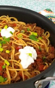 Taco Spaghetti Recipe - Quick easy and full of flavor, that's what I like for a busy weeknight dinner, and this Taco Spaghetti recipe come together in under 30 minutes. the perfect no fuss, quick clean up dinner.