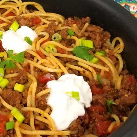 Taco Spaghetti Recipe - Quick easy and full of flavor, that's what I like for a busy weeknight dinner, and this Taco Spaghetti recipe come together in under 30 minutes. the perfect no fuss, quick clean up dinner.