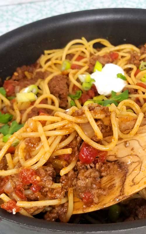 Taco Spaghetti Recipe - Quick easy and full of flavor, that's what I like for a busy weeknight dinner, and this Taco Spaghetti recipe comes together in under 30 minutes. the perfect no fuss, quick clean up dinner.