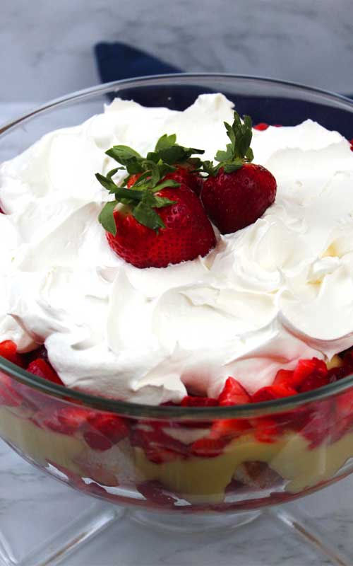 Need something quick and simple, that doesn't take up oven space for a holiday or family gathering? You can't go wrong with a Strawberry Banana Trifle. You don't even need any cooking or baking skills.