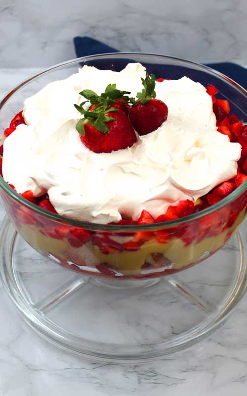 Need something quick and simple, that doesn't take up oven space for a holiday or family gathering? You can't go wrong with a Strawberry Banana Trifle. You don't even need any cooking or baking skills.