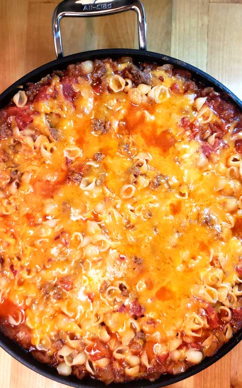 Need a great everyday meal that tastes delicious? Well, I've got you covered with this Cheesy Hamburger Skillet! It's my homemade version of Hamburger Helper, only better because you control what goes in it. #dinnerideas #hamburger #pasta #easyrecipe