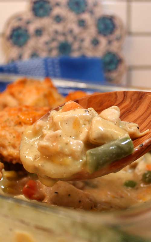 True comfort food at it's best, this Cheddar Bay Biscuit Chicken Pot Pie is perfect for these chilly fall and winter nights.