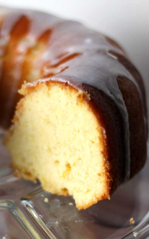 https://www.sparklesofyum.com/wp-content/uploads/2020/04/lemon-poundcake-4.jpg