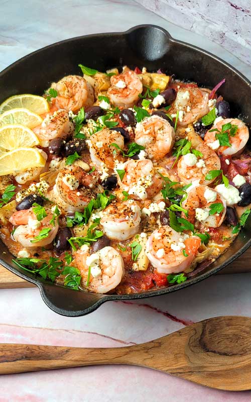 You will not believe how much flavor this Mediterranean Shrimp Skillet has. A no-guilt meal that is THIS easy to make?! Yes Please!!!