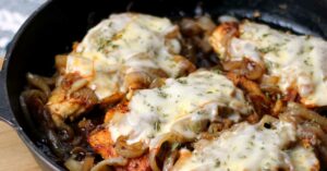This French Onion Chicken Breast isn’t just a meal. The savory chicken, the sweet caramelized onions, the decadent melted Munster cheese – every bite is a journey into culinary bliss. A symphony of flavors orchestrated to bring sheer delight to your taste buds.